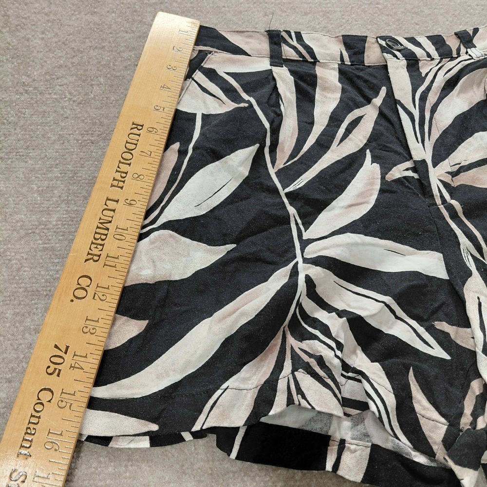 Time and Tru Womens MEDIUM Linen Hawaiian Floral Black Tan Shorts 4.5" Inseam - Picture 4 of 10